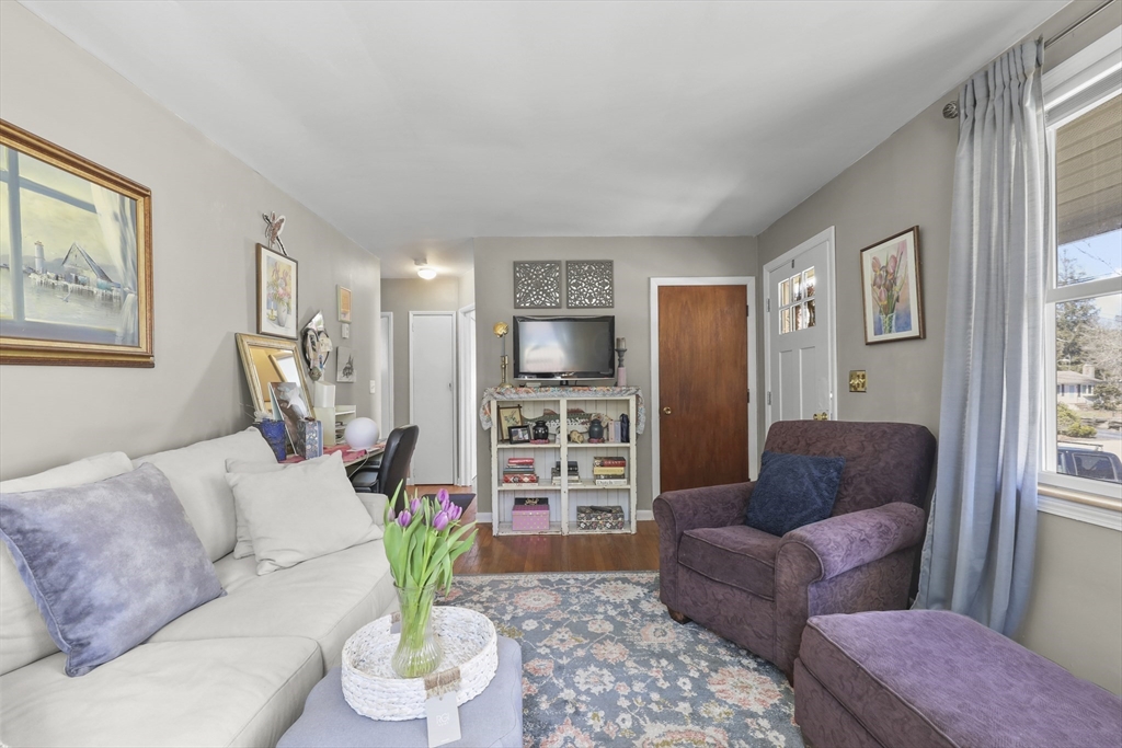 47 Cliff Road Bourne, MA 02532 - Photo 8 of 32