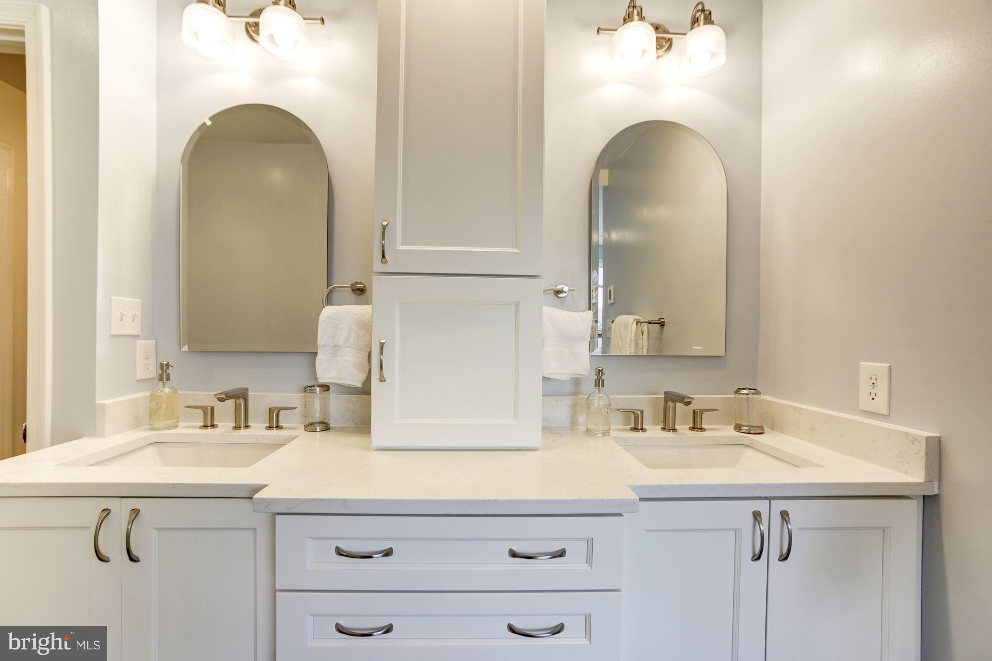 5438 Broad Branch Road Northwest Washington, DC 20015 - Photo 18 of 30 Bath (Master)