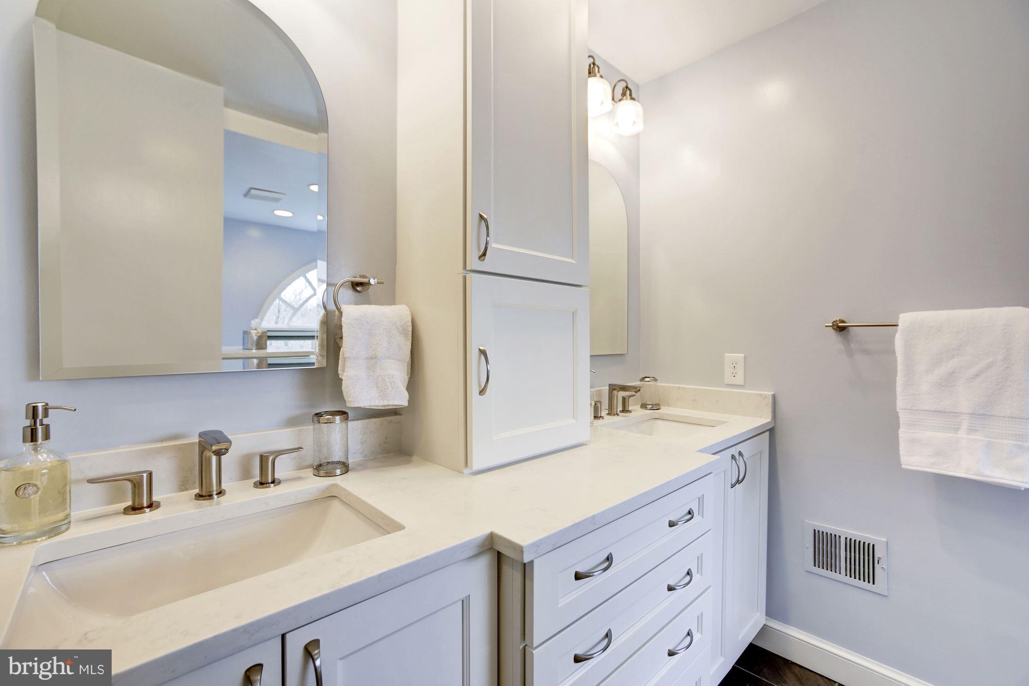 5438 Broad Branch Road Northwest Washington, DC 20015 - Photo 19 of 30 Bath