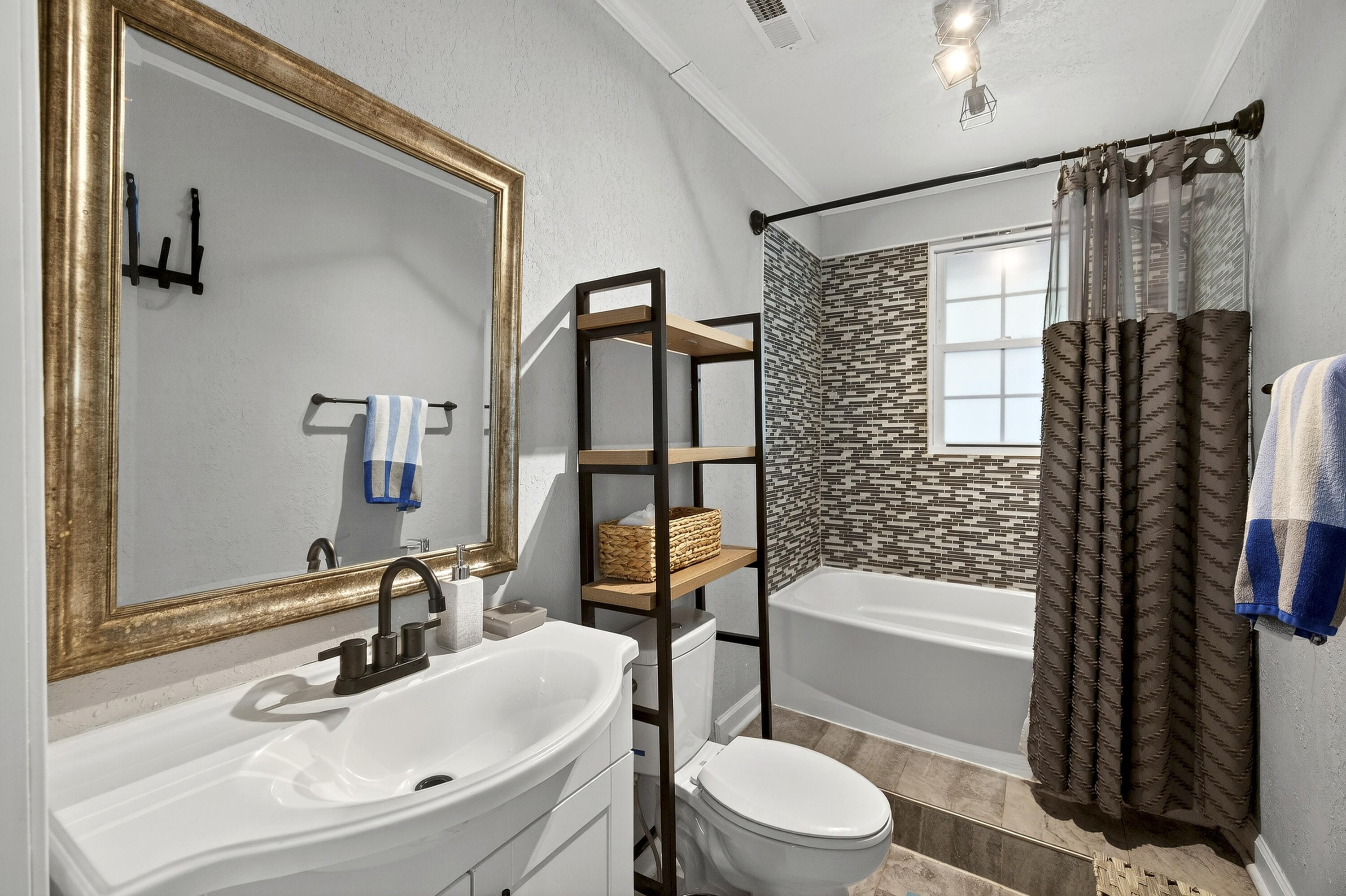 4317 Davison Road Ravenel, SC 29470 - Photo 8 of 42 243A9749