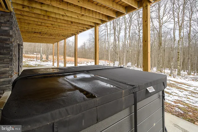 a view of back yard of the house