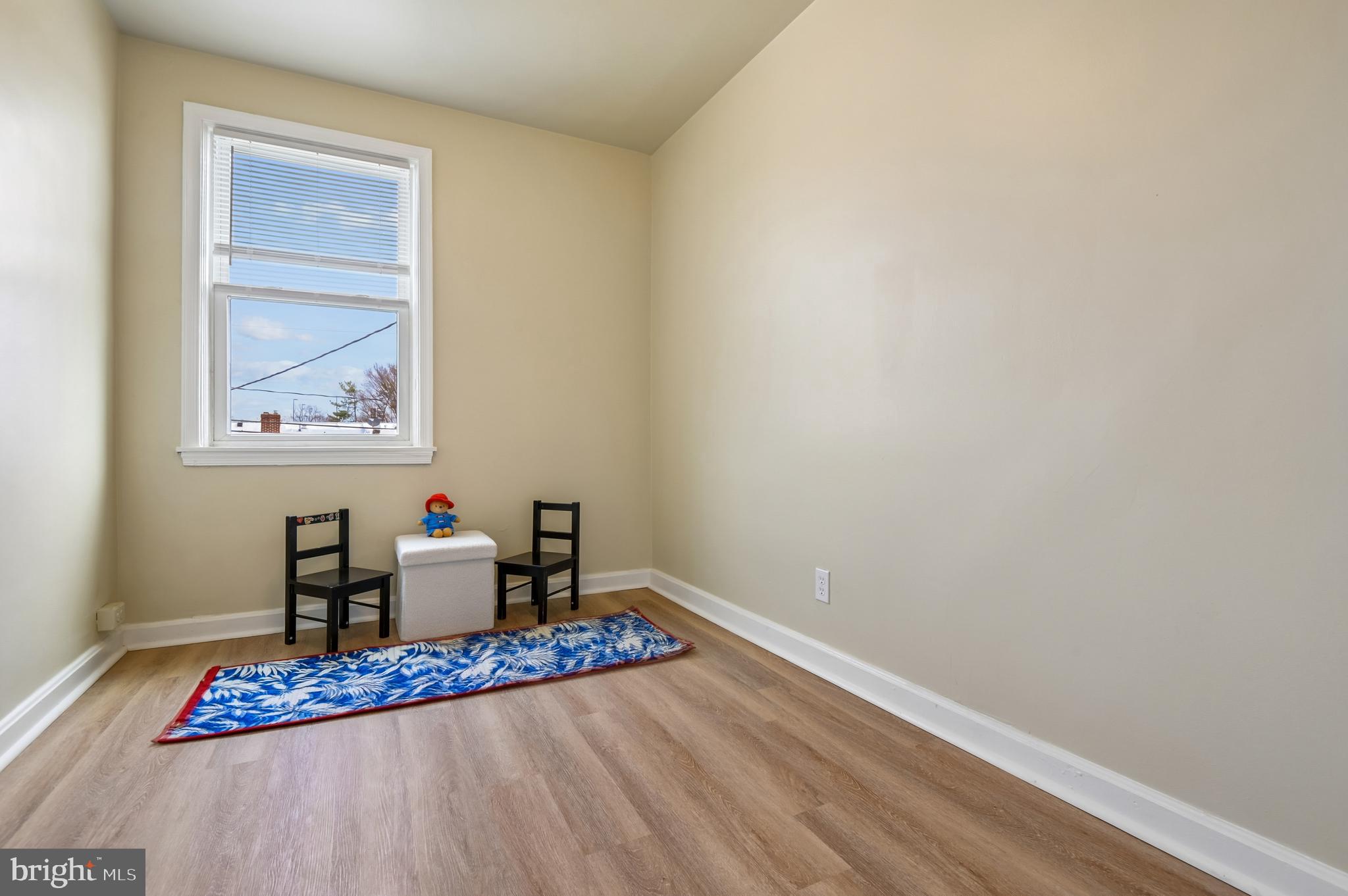 705 Tolna Street Baltimore, MD 21224 - Photo 22 of 34 a workspace with furniture and window