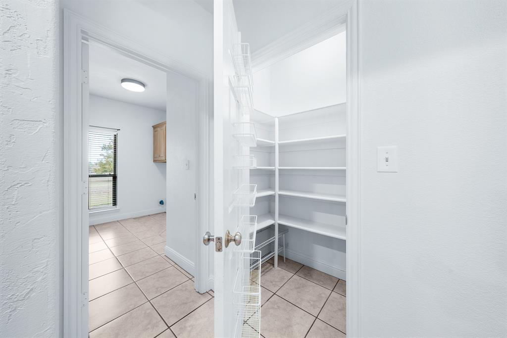 10471 Holly Creek Road Terrell, TX 75160 - Photo 14 of 40 a view of an empty room with a closet