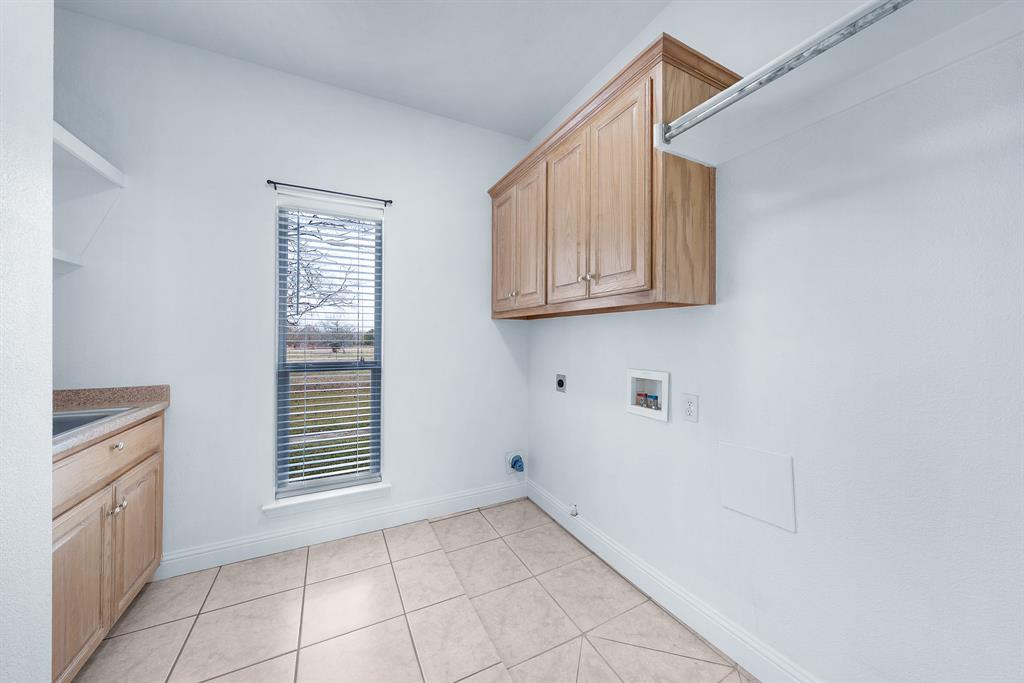 10471 Holly Creek Road Terrell, TX 75160 - Photo 18 of 40 a view of an empty room with a kitchen and a window