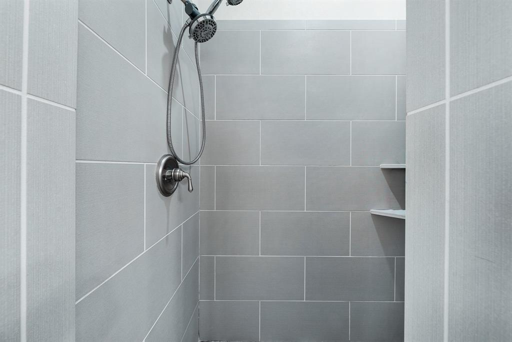 10471 Holly Creek Road Terrell, TX 75160 - Photo 23 of 40 a bathroom with a shower