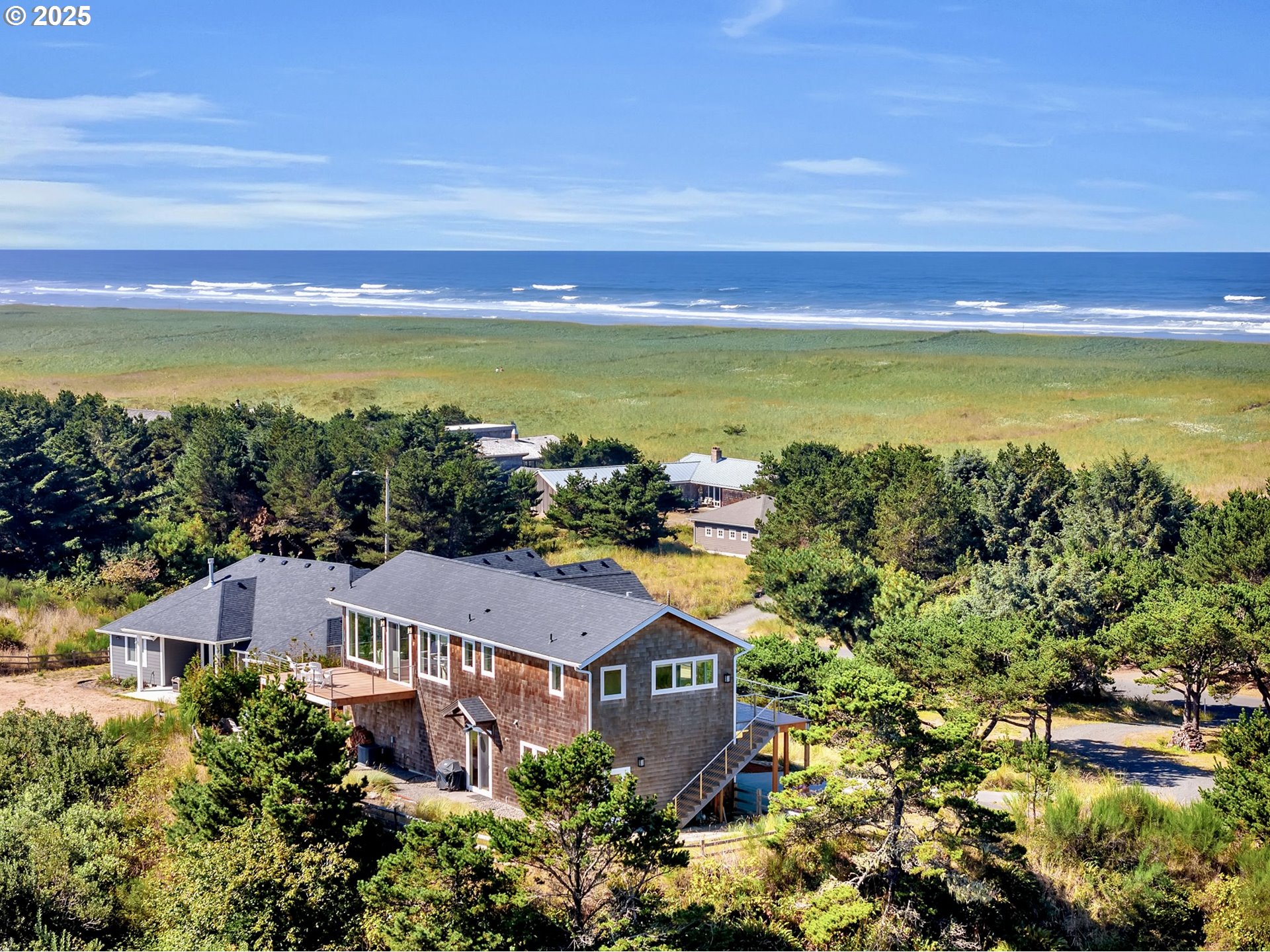 90043 Ocean Drive Warrenton, OR 97146 - Photo 2 of 48 a view of city and ocean