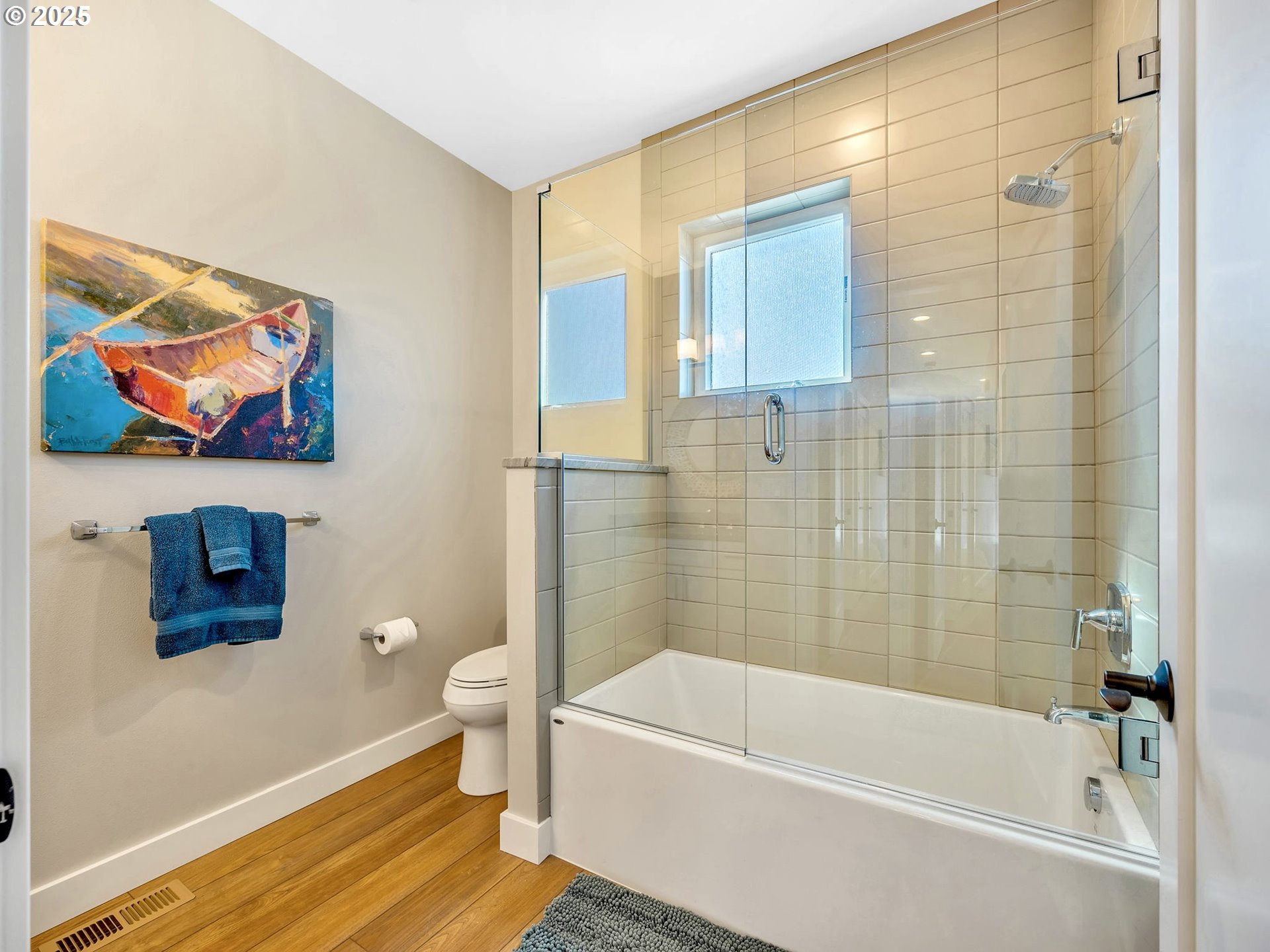 90043 Ocean Drive Warrenton, OR 97146 - Photo 37 of 48 a bathroom with a bathtub and toilet