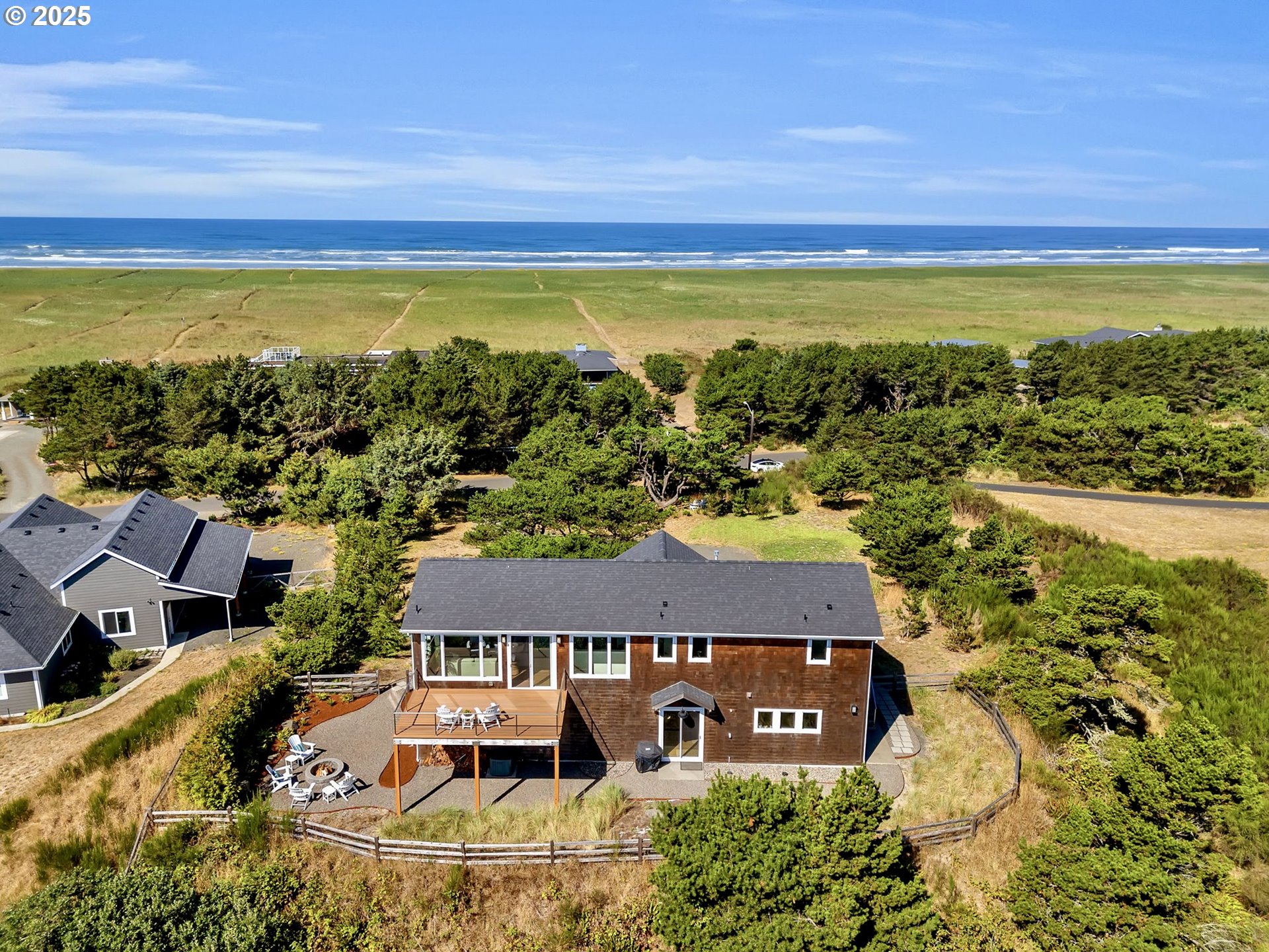 90043 Ocean Drive Warrenton, OR 97146 - Photo 43 of 48 a view of a city