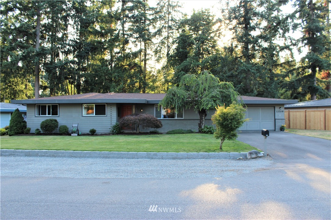 13709 139th Avenue Southeast Renton, WA 98059 - Photo 1 of 17 Gallery Image 1