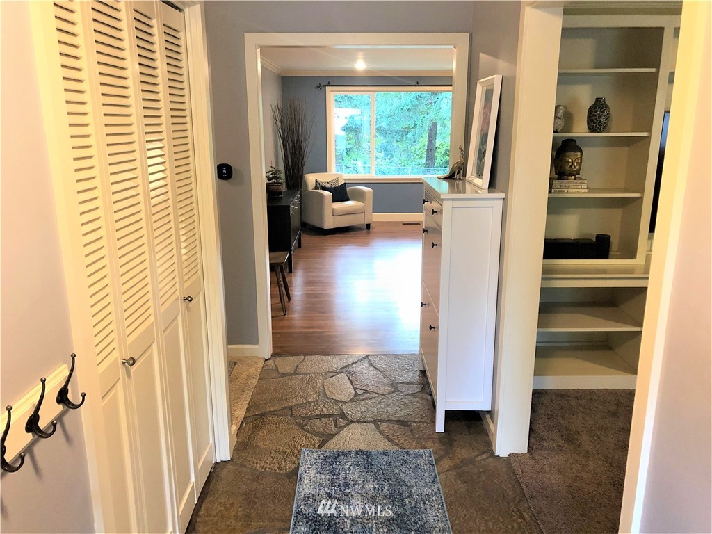 13709 139th Avenue Southeast Renton, WA 98059 - Photo 3 of 17 Gallery Image 3