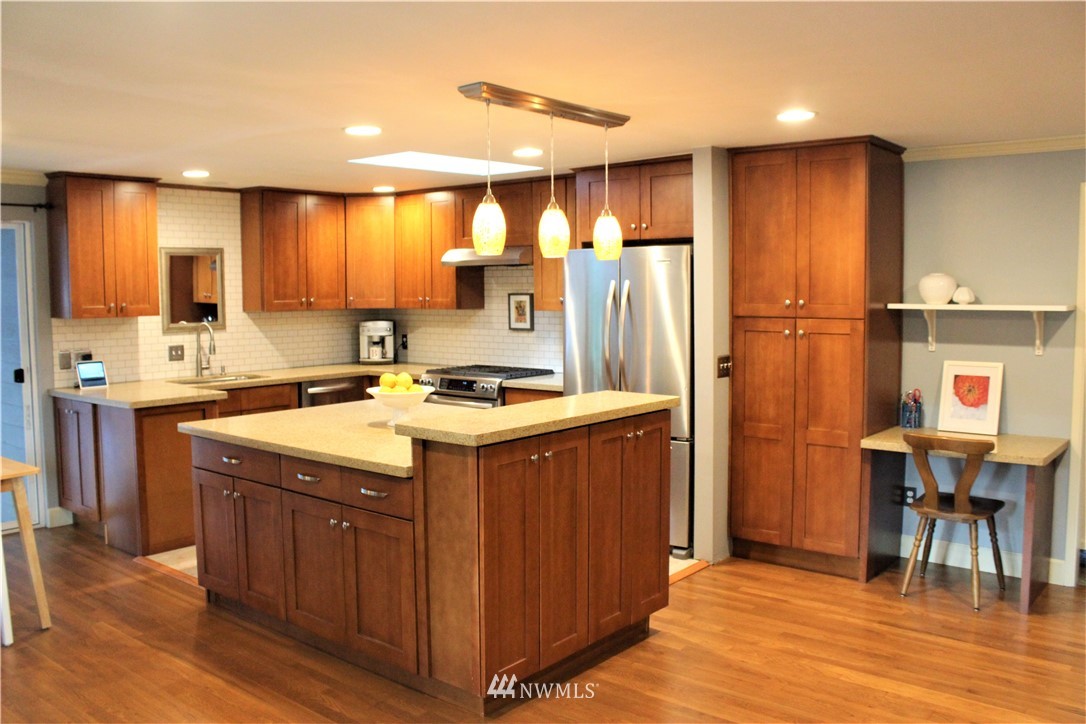 13709 139th Avenue Southeast Renton, WA 98059 - Photo 4 of 17 Gallery Image 4