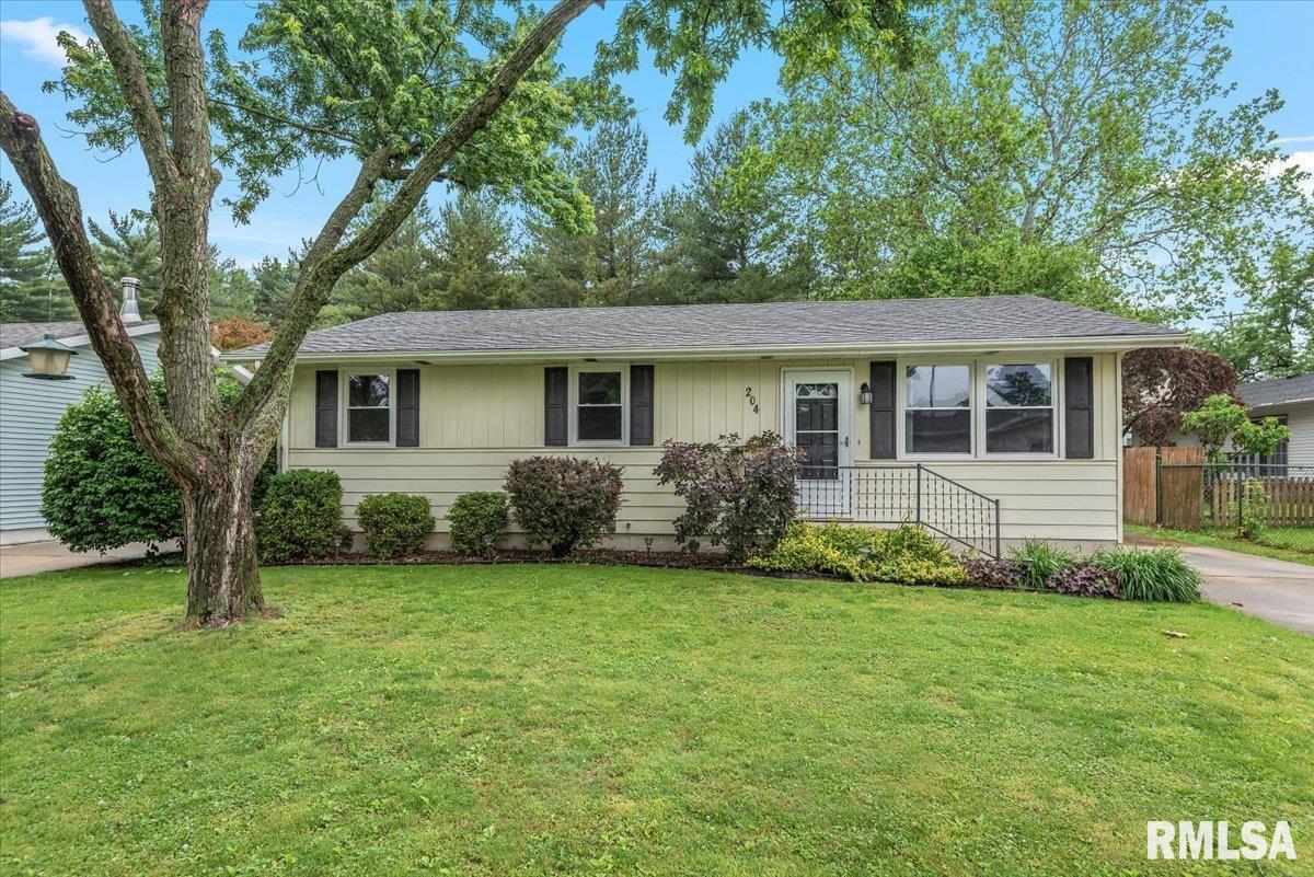 204 Willow Lane Springfield, IL 62707 - Photo 1 of 41 Gallery Image 1