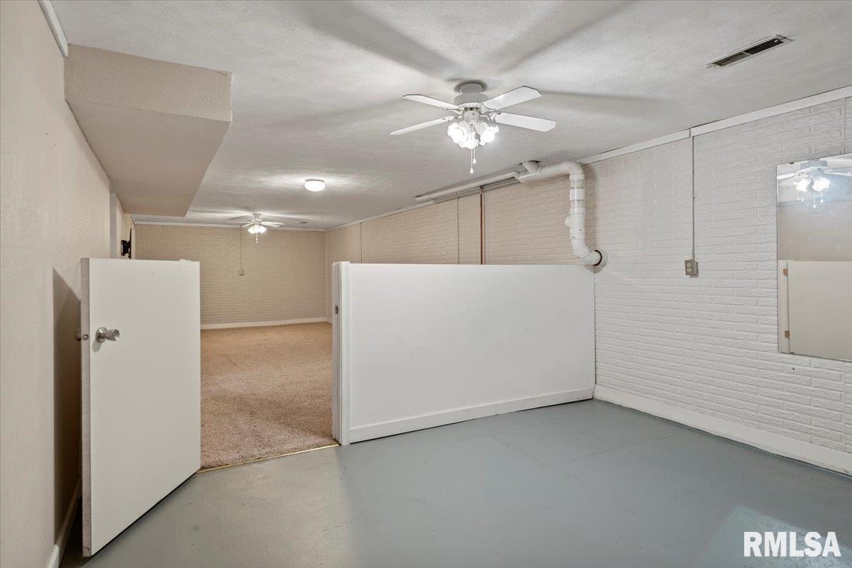 204 Willow Lane Springfield, IL 62707 - Photo 24 of 41 Gallery Image 24