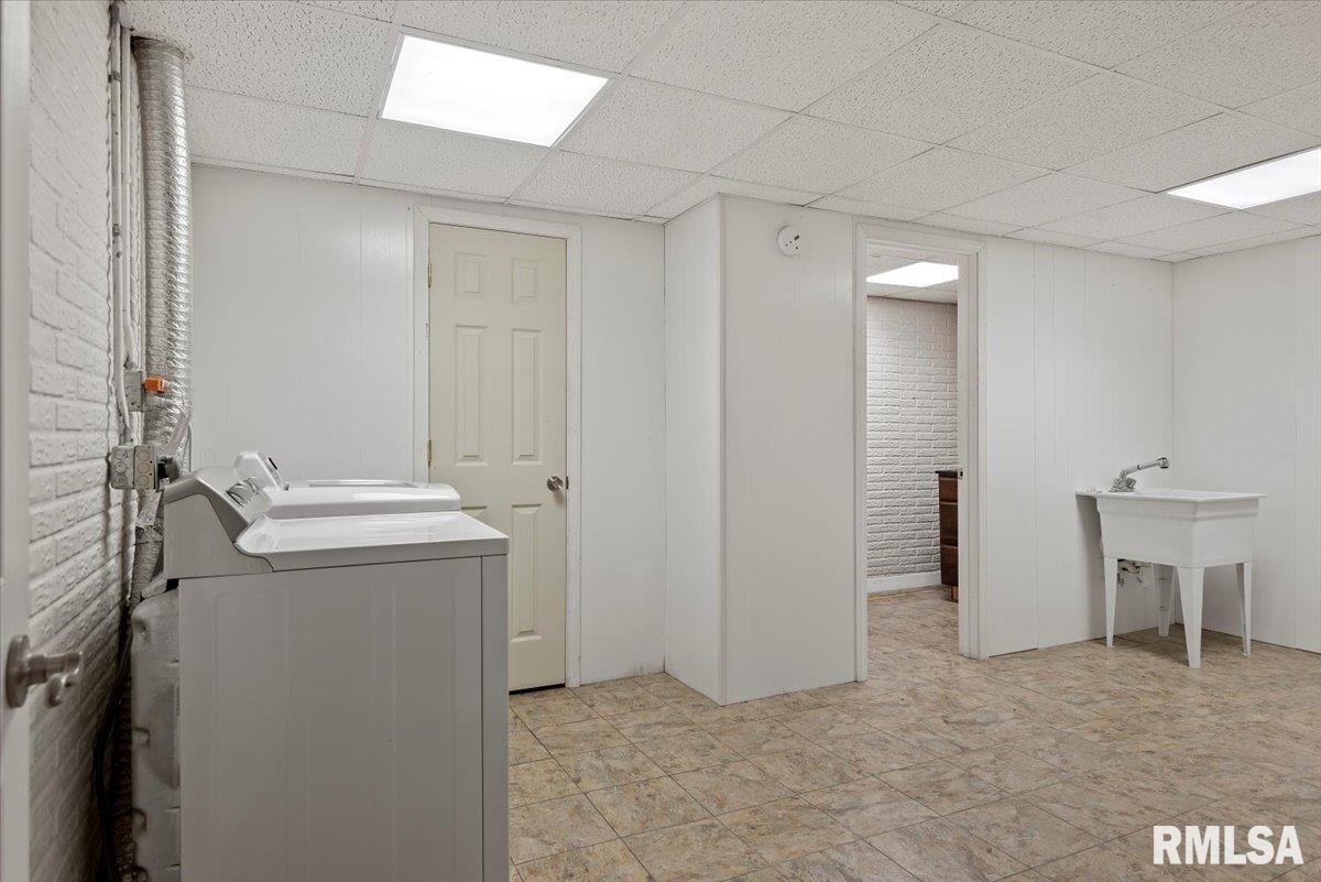 204 Willow Lane Springfield, IL 62707 - Photo 25 of 41 Gallery Image 25