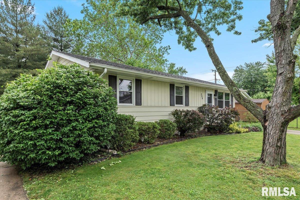204 Willow Lane Springfield, IL 62707 - Photo 3 of 41 Gallery Image 3