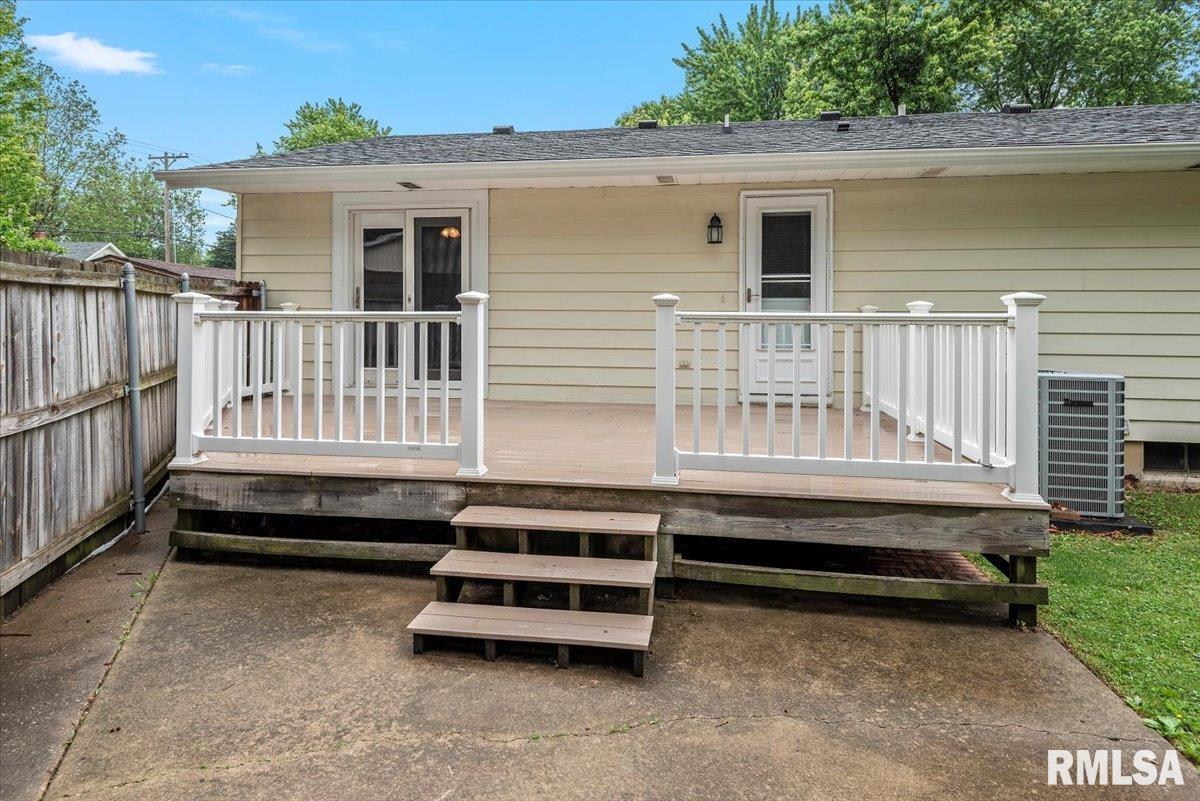 204 Willow Lane Springfield, IL 62707 - Photo 33 of 41 Gallery Image 33