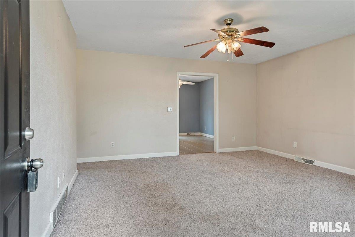 204 Willow Lane Springfield, IL 62707 - Photo 4 of 41 Gallery Image 4
