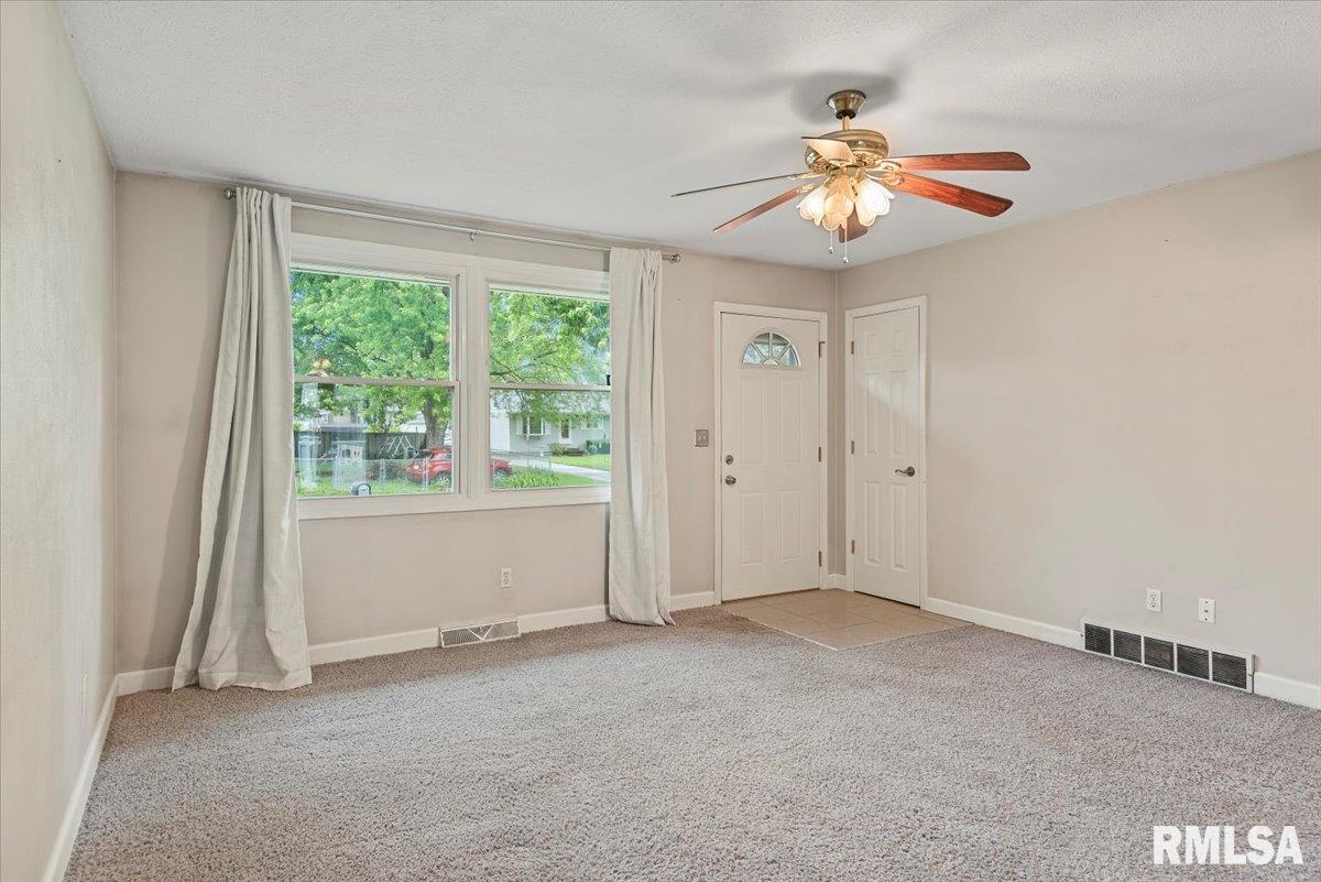 204 Willow Lane Springfield, IL 62707 - Photo 5 of 41 Gallery Image 5