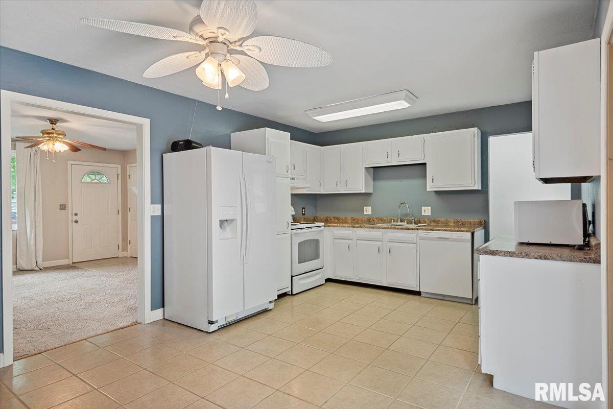 204 Willow Lane Springfield, IL 62707 - Photo 9 of 41 Gallery Image 9