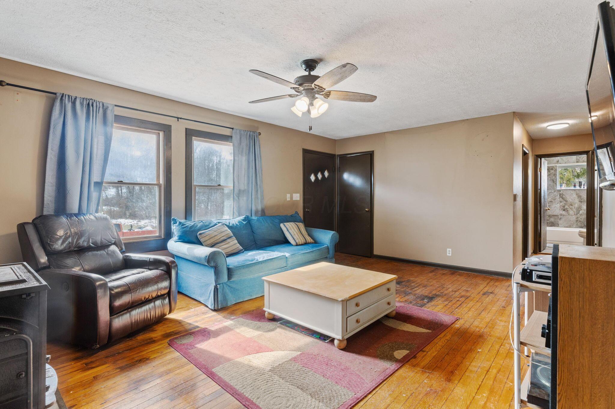 25816 Goosecreek Road McArthur, OH 45651 - Photo 7 of 34 Living Room - 25816 Goosecreek Road, McArthur, OH 45651