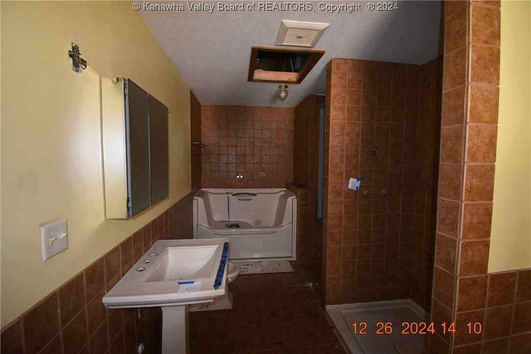 1867 Branch Road Belle, WV 25015 - Photo 11 of 13 Gallery Image 11