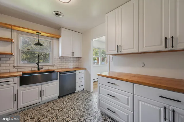 $430,000 | 908 South Cass Street, Middletown, DE 19709