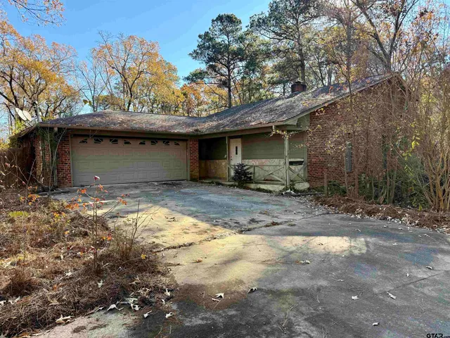 $1 | 214 Plum Creek Road, Longview, TX 75605