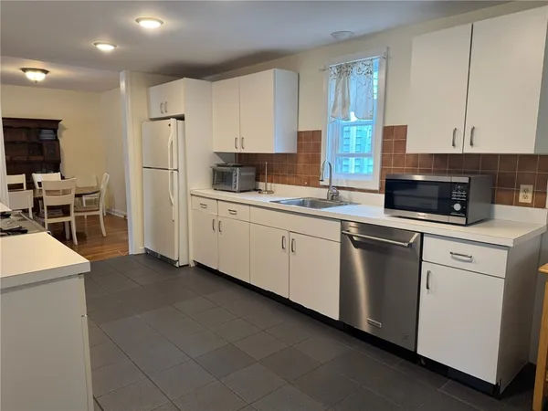 $3,200 | 23 Carey Street, Newport, RI 02840