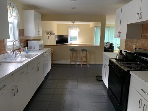$3,200 | 23 Carey Street, Newport, RI 02840