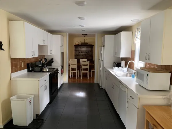 $3,200 | 23 Carey Street, Newport, RI 02840