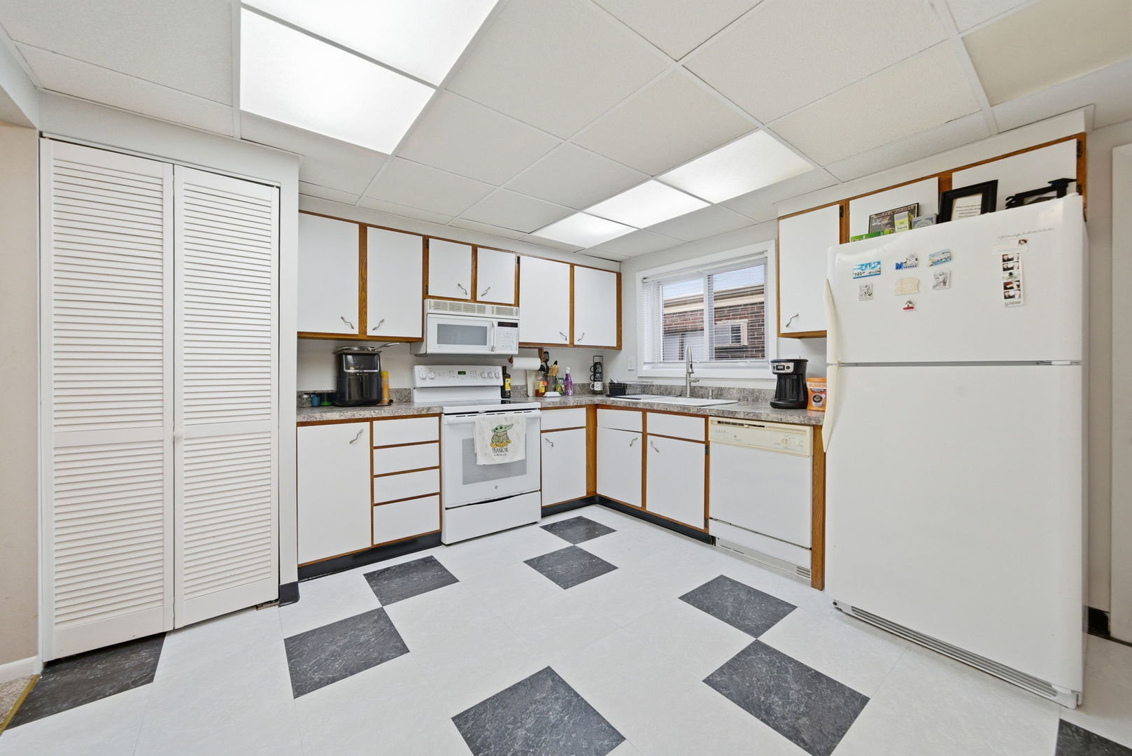 940 North Rohlwing Road, Unit 201A Addison, IL 60101 - Photo 8 of 15