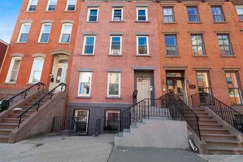 $2,950 | 259 Grove Street, Unit 2, Jersey City, NJ 07302
