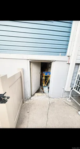 a black and white photo of a living room