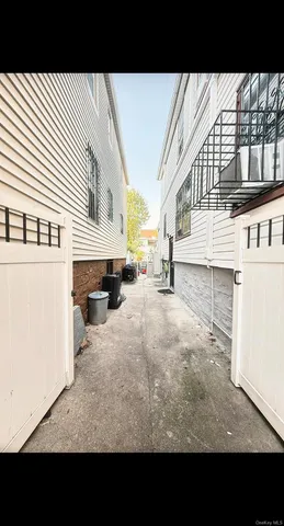 $850,000 | 1787 Randall Avenue | Soundview