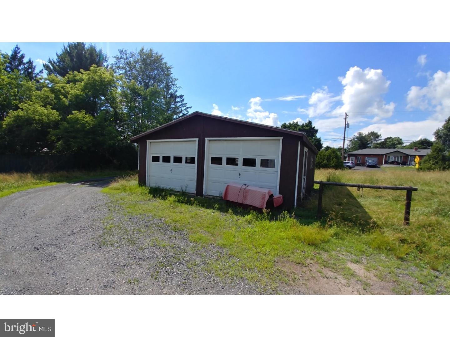 1346 Tagart Road Pennsburg, PA 18073 - Photo 6 of 7 Garage