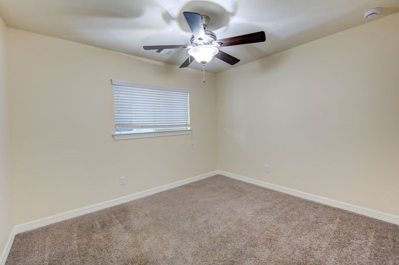 10014 Spring Shadows Park Circle Houston, TX 77080 - Photo 33 of 39 an empty room with a window