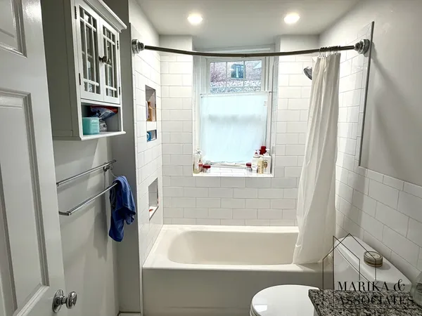 $3,200 | 576 Washington Street, Unit 7, Brookline, MA 02446