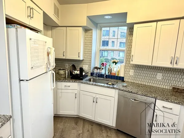 $3,200 | 576 Washington Street, Unit 7, Brookline, MA 02446