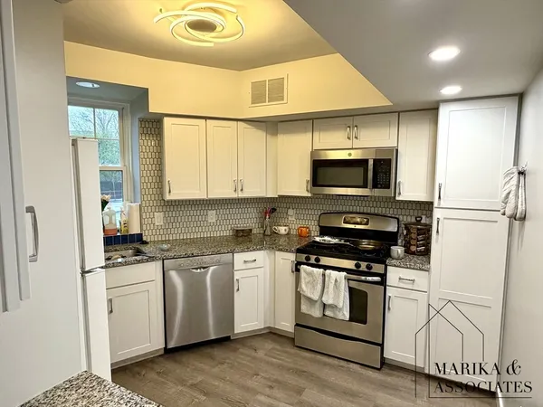 $3,200 | 576 Washington Street, Unit 7, Brookline, MA 02446