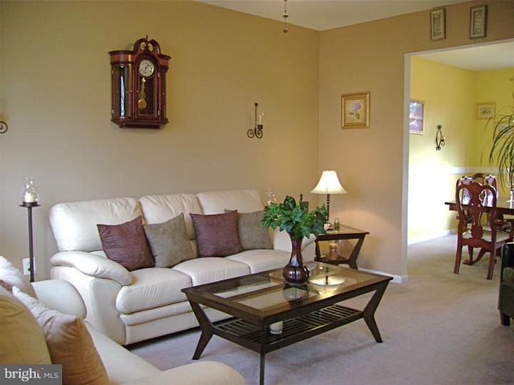 813 Crestview Road Philadelphia, PA 19128 - Photo 3 of 21