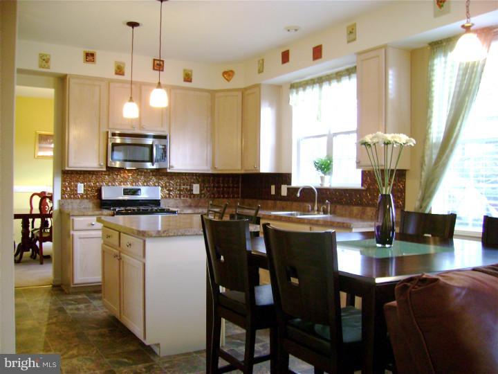 813 Crestview Road Philadelphia, PA 19128 - Photo 5 of 21