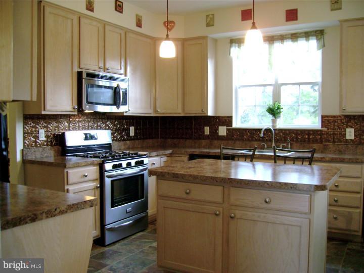 813 Crestview Road Philadelphia, PA 19128 - Photo 6 of 21