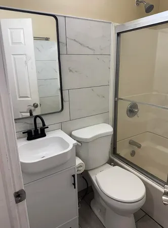 $1,600 | 22641 Albion Avenue, Farmington, MI 48336