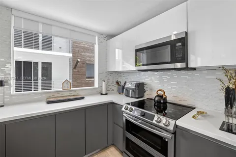 $1,295,000 | 700 Northeast 14th Avenue, Unit 311, Fort Lauderdale, FL 33304