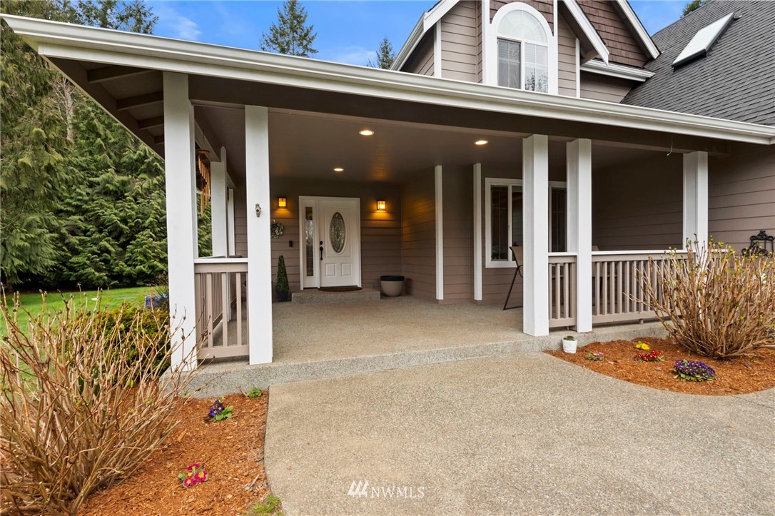 5510 East Collins Road Port Orchard, WA 98366 - Photo 3 of 37 Gallery Image 3