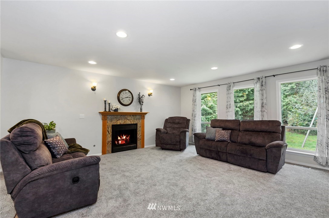 5510 East Collins Road Port Orchard, WA 98366 - Photo 5 of 37 Gallery Image 5