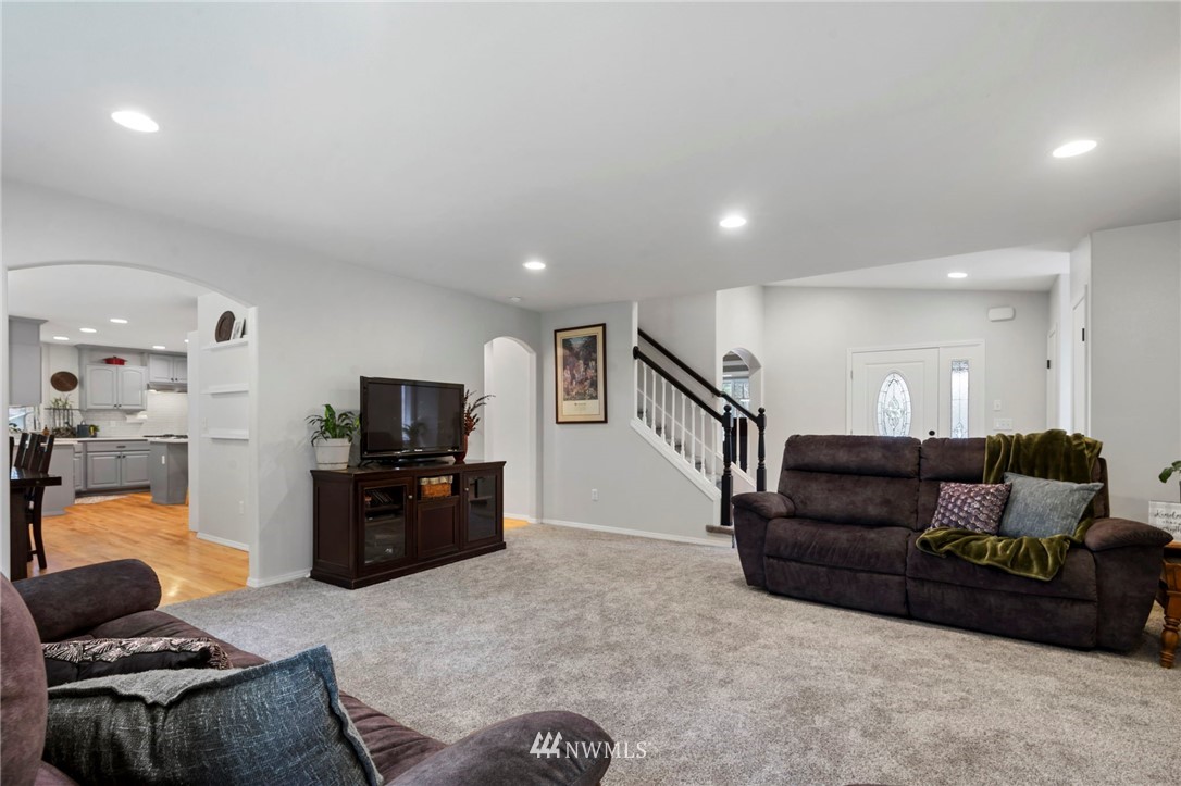 5510 East Collins Road Port Orchard, WA 98366 - Photo 7 of 37 Gallery Image 7