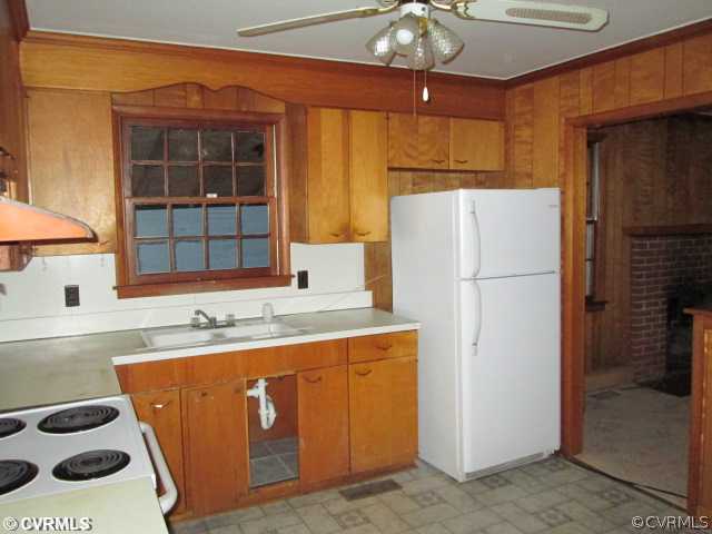 3940 Tanbark Road Richmond, VA 23235 - Photo 5 of 10 a kitchen with stainless steel appliances granite countertop a refrigerator and a stove
