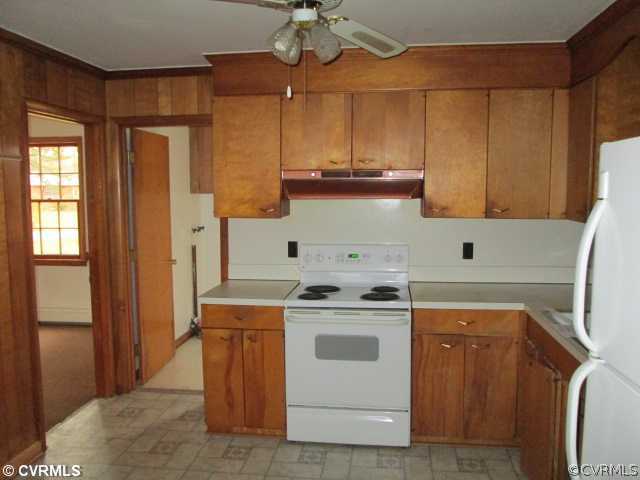 3940 Tanbark Road Richmond, VA 23235 - Photo 9 of 10 a kitchen with a stove and a refrigerator