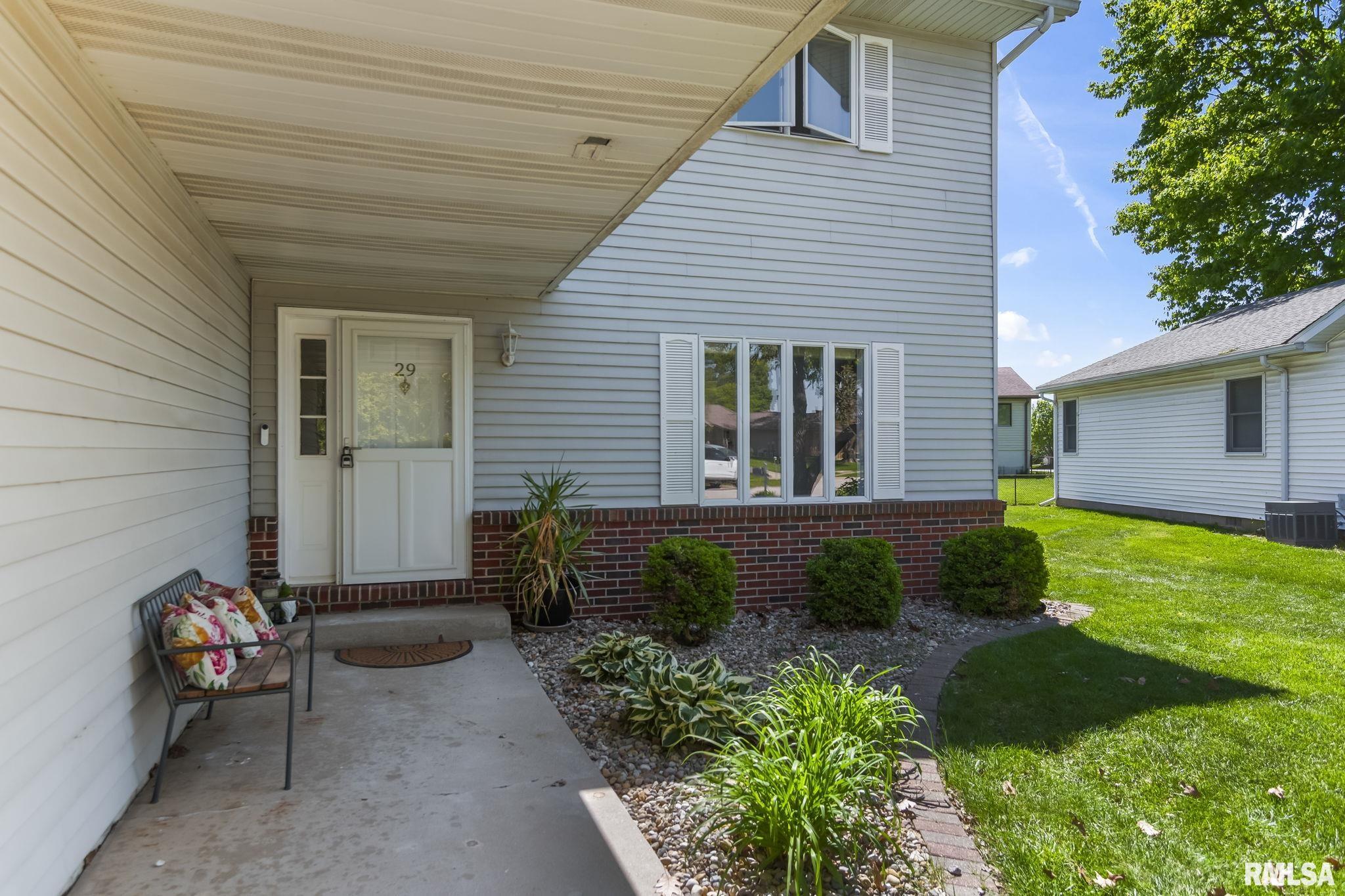 29 Hollybrook Drive Springfield, IL 62702 - Photo 2 of 38